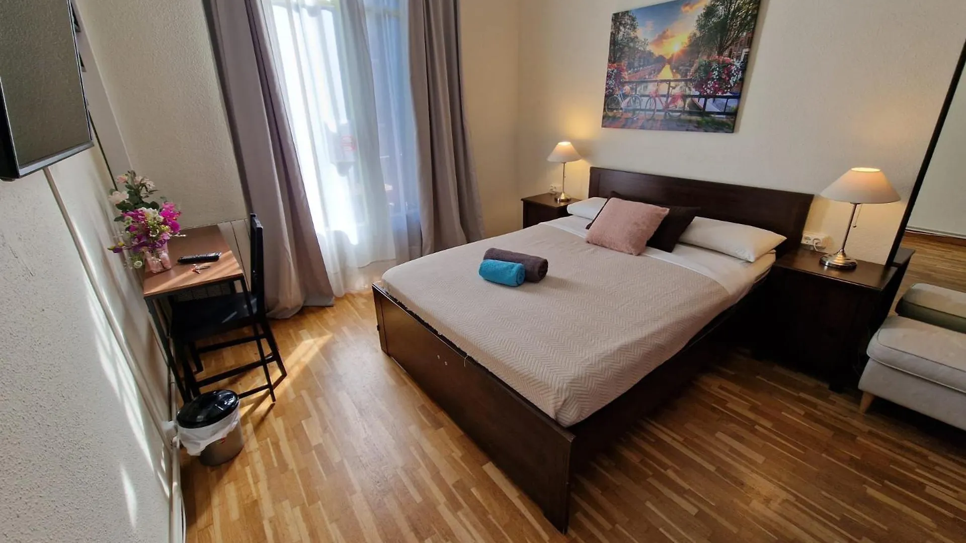 Bed & Breakfast Rooms Aribau Barcelona Spain