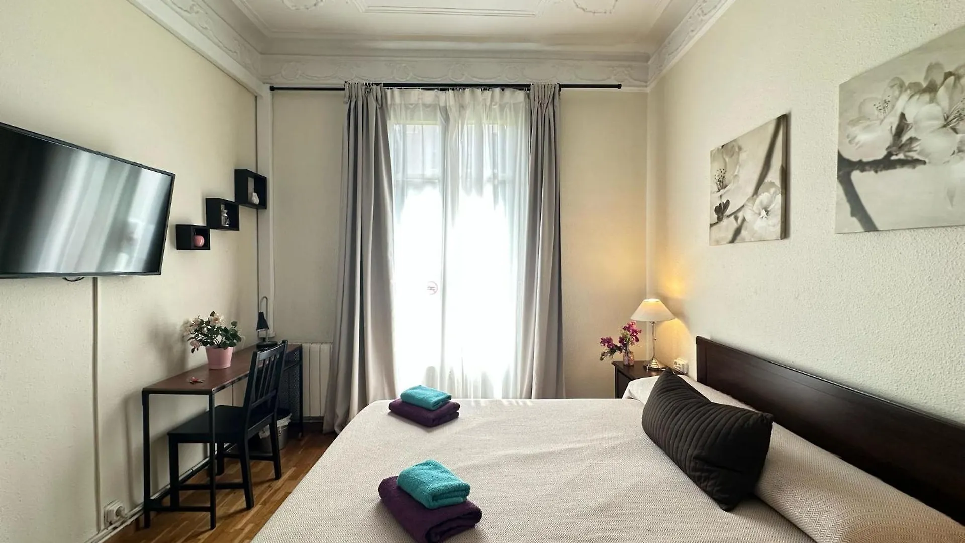 Rooms Aribau Barcelona Bed and breakfast